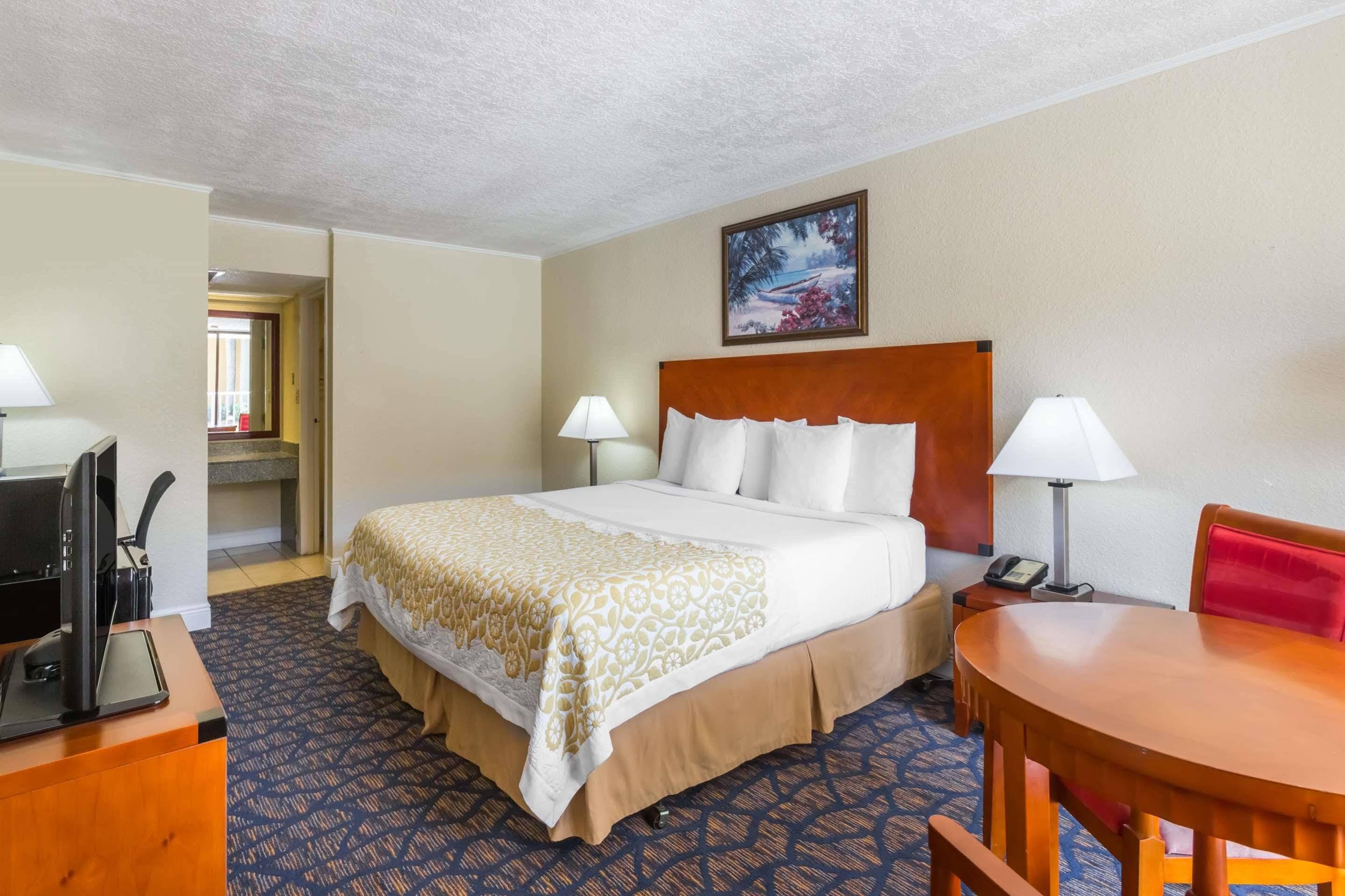 Days Inn & Suites By Wyndham Clermont Dış mekan fotoğraf