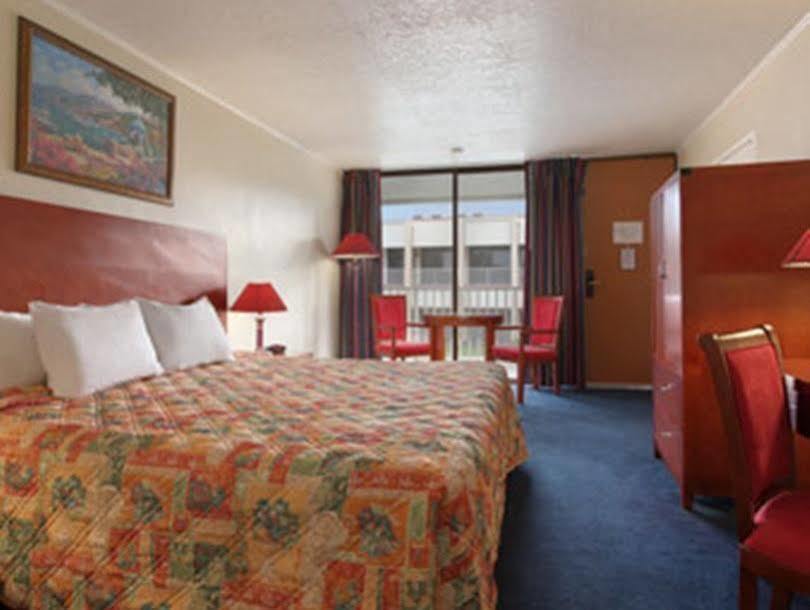 Days Inn & Suites By Wyndham Clermont Dış mekan fotoğraf