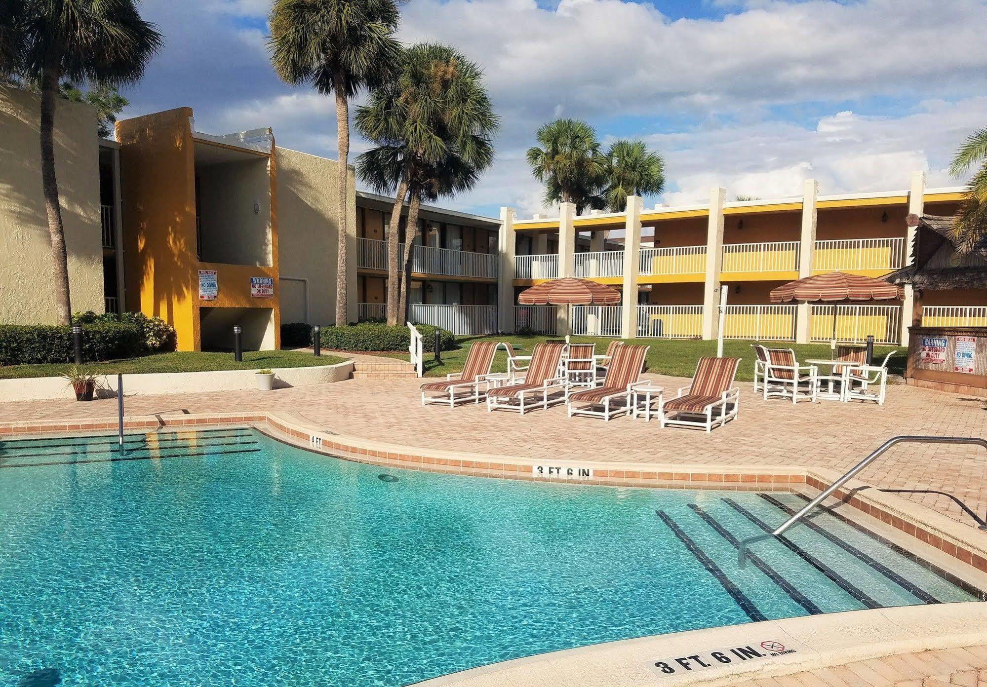 Days Inn & Suites By Wyndham Clermont Dış mekan fotoğraf
