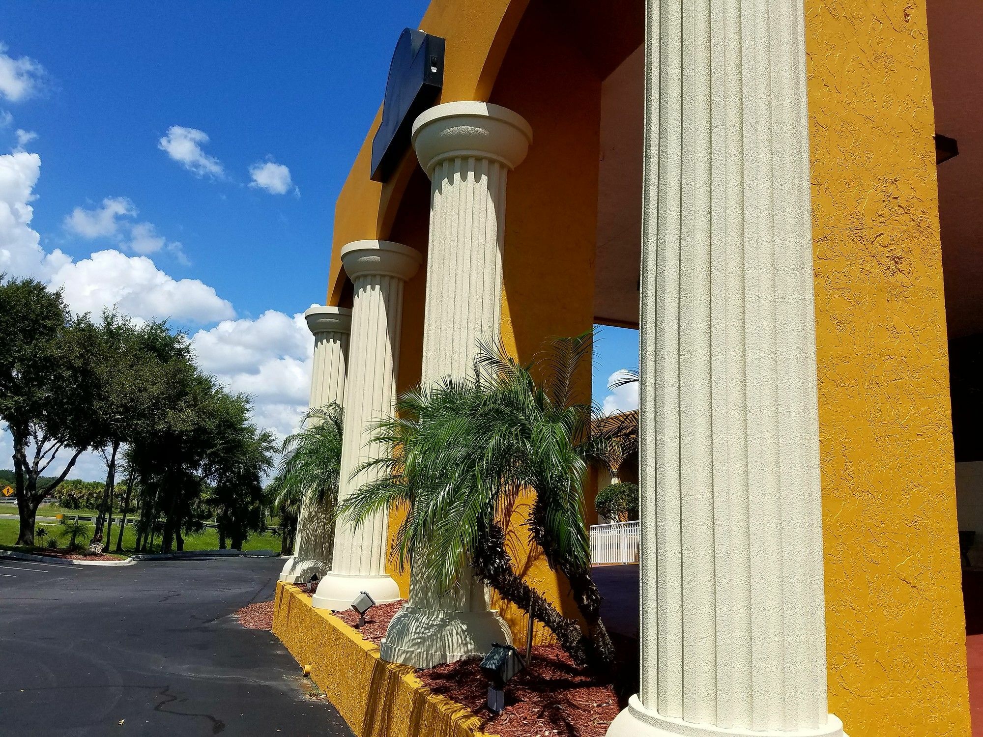 Days Inn & Suites By Wyndham Clermont Dış mekan fotoğraf